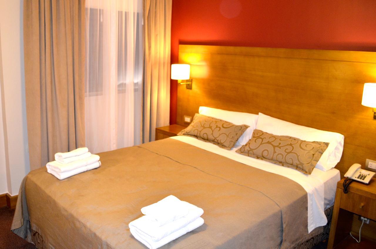 סנטיאגו דל אסטרו Hotel Coventry מראה חיצוני תמונה
